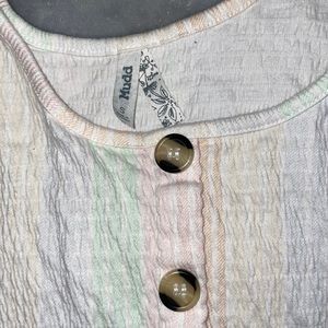 This brand is Mudd. It’s a very stylish and cute tank top(: